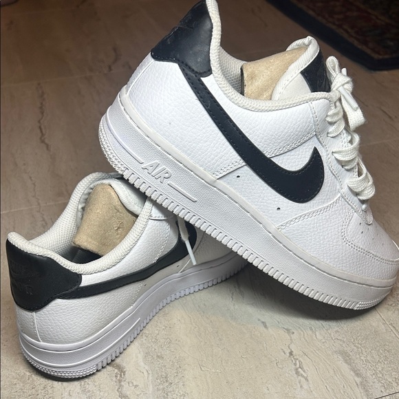 Nike Air Force 1 Black and White - Picture 2 of 3